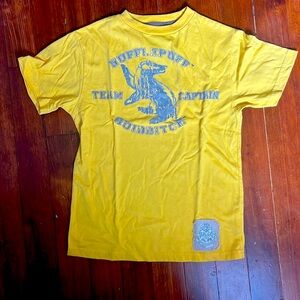 HUFFLEPUFF Quidditch Universal Studios Wizarding World of Harry Potter Tshirt